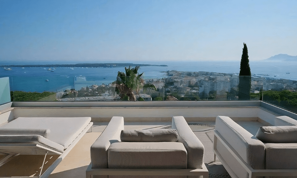 Villa Hotel Bassa Californie in Cannes, French Riviera, France – private dining table set for two under a pergola